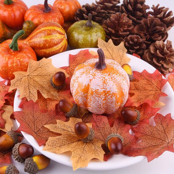 FEPITO 56 Stück Herbst Thanksgiving-Dekorationen, Mini Artificial Kürbisse und Tannenzapfen, Blätter und Eicheln für Party- und Dekorationsausstattung, Halloween und Thanksgiving