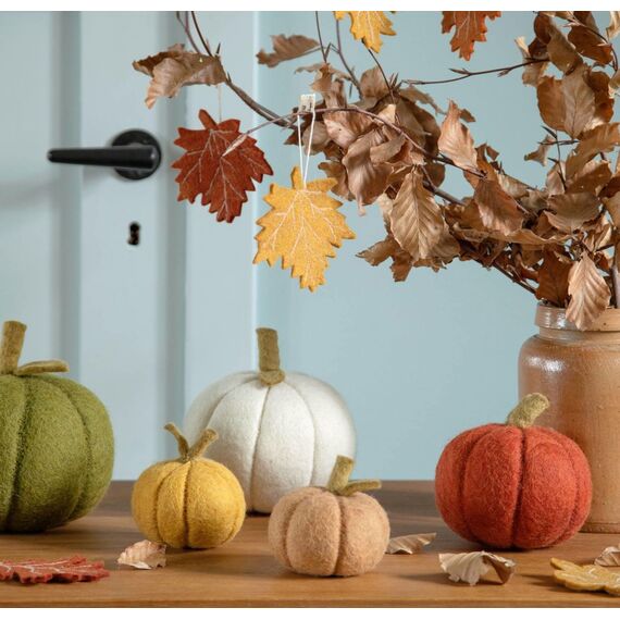 Gry & Sif Handgemacht & Fairtrade-Zertifiziert | Stilvolles dänisches Design X Nepali Kunsthandwerker | Anhänger Ahornblätter | 3er Set | | Halloween-deko, Herbst-deko