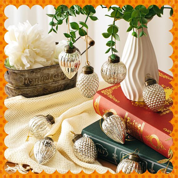 Deekin Mini-Baumschmuck-Set aus Glas, Herbst-Ornamente, Sortiert, Mini-Glaskugel-Dekorationen für kleine Weihnachtsbaumdekorationen mit Schlaufe, 3 Stile (Silber), 24 Stück