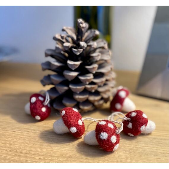 Én Gry & Sif Pilze Glückspilze (5er Set), Herbst Deko Filz, Hand-Made, fair-Trade zum Aufhängen (Fliegenpilze)