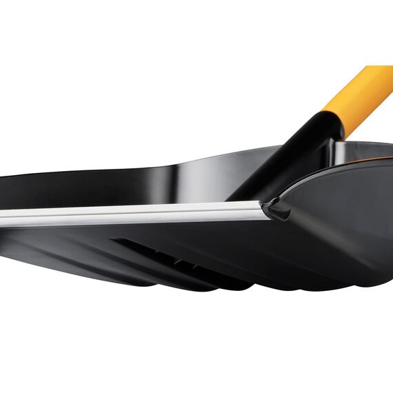 Fiskars Schneeschaufel für kleine und große Schneemengen, X-series, Länge: 132 cm, Aluminium/Polymer, Schwarz/Orange/Grau, 1057177