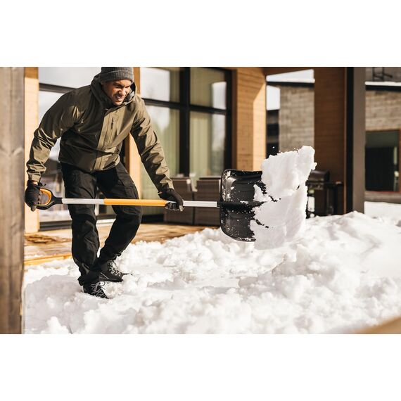 Fiskars Schneeräumer für große Schneemengen, X-series, Länge: 153,5 cm, Aluminium/Polymer, Schwarz/Orange/Grau, 1057178