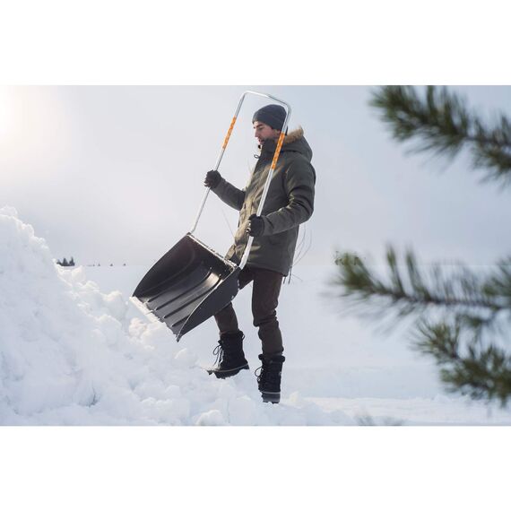 Fiskars Schneewanne für große Flächen, Blattbreite: 74 cm, Kunststoff-Blatt/Aluminium-Stiel, Schwarz/Orange, SnowXpert, 1003470