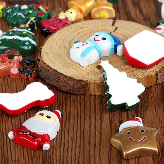 Kesote 30x Weihnachten Deko Streudeko Tischdeko Weihnachtsschmuck Konfetti Kunstharz Mini Zubehör Kunstharz Miniatur Klein Figur zum Basteln DIY Geschenk Mitgebsel für Adventskalender