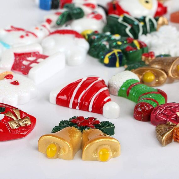 Kesote 30x Weihnachten Deko Streudeko Tischdeko Weihnachtsschmuck Konfetti Kunstharz Mini Zubehör Kunstharz Miniatur Klein Figur zum Basteln DIY Geschenk Mitgebsel für Adventskalender