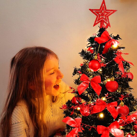 Weihnachtsbaum künstlich (WBD) 90 cm grün mit Weihnachtsdeko rot und Led Lichterkette mit Batteriebox und Fernbedienung künstlicher Christbaum klein Tannenbaum