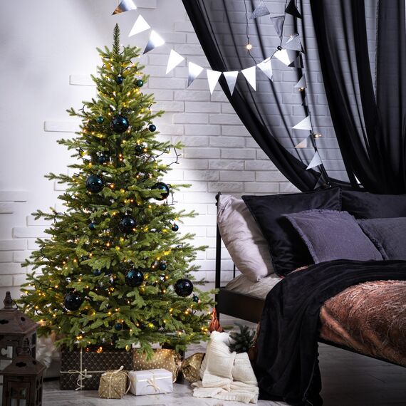 Weihnachtsbaum künstlich 180cm BAYERISCHE Tanne Premium von FairyTrees mit Christbaum Holzständer | Tannenbaum künstlich mit Naturgetreue Spritzguss Elemente | Made in EU