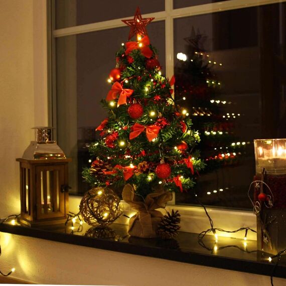 Weihnachtsbaum künstlich (WBD) 60 cm grün mit Weihnachtsdeko rot und Led Lichterkette mit Batteriebox und Fernbedienung künstlicher Christbaum klein Tannenbaum