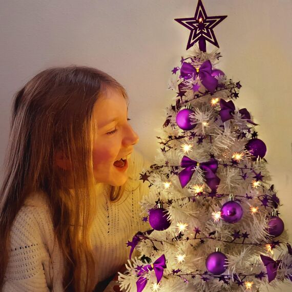 Weihnachtsbaum künstlich (WBD) 60 cm Weiss mit Weihnachtsdeko lila und Led Lichterkette mit Batteriebox und Fernbedienung künstlicher Christbaum klein Tannenbaum