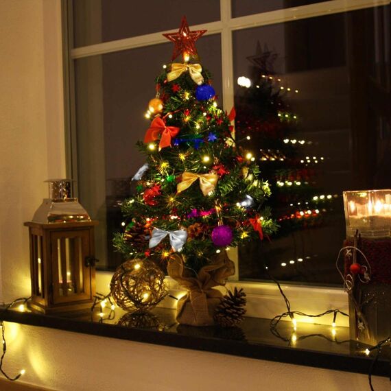 Weihnachtsbaum künstlich (WBD) 75 cm grün mit Weihnachtsdeko bunt und Led Lichterkette mit Batteriebox und Fernbedienung künstlicher Christbaum klein Tannenbaum