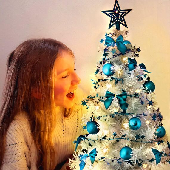 Weihnachtsbaum künstlich (WBD) 60 cm Weiss mit Weihnachtsdeko türkis und Led Lichterkette mit Batteriebox und Fernbedienung künstlicher Christbaum klein Tannenbaum