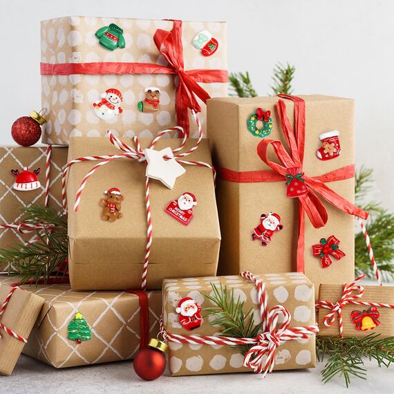 Kesote 24 Weihnachten Deko Streudeko Tischdeko Weihnachtsschmuck Konfetti Kunstharz Mini Zubehör Kunstharz Miniatur Klein Figur zum Basteln DIY Geschenk Mitgebsel