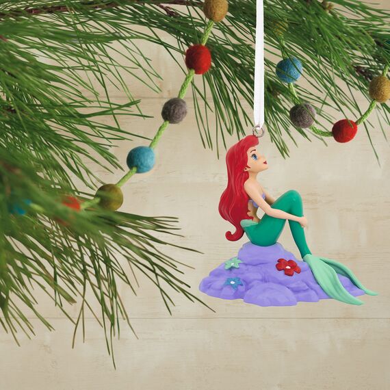 Hallmark Disney Die kleine Meerjungfrau Arielle auf Felsen Weihnachten Ornament