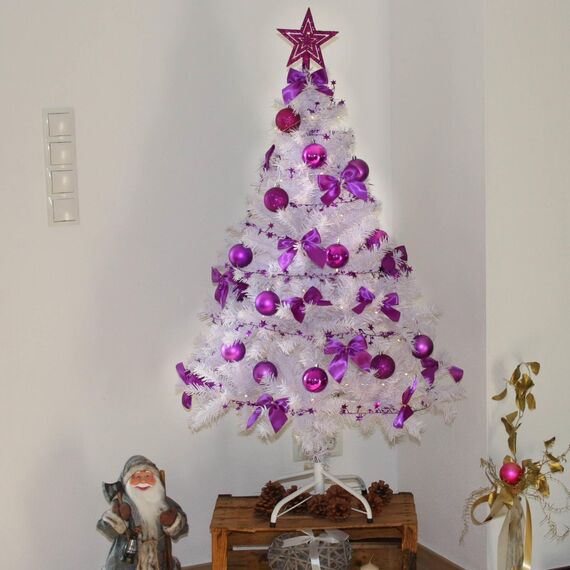 Weihnachtsbaum künstlich (WBD) 150 cm Weiss mit Weihnachtsdeko lila und Led Lichterkette mit Batteriebox und Fernbedienung künstlicher Christbaum klein Tannenbaum