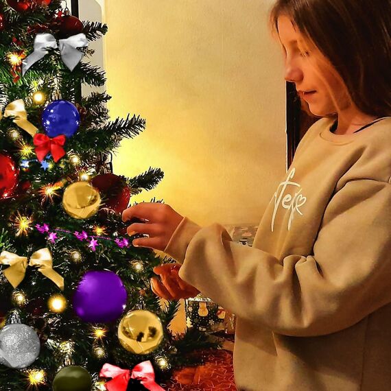 Weihnachtsbaum künstlich (WBD) 120 cm grün mit Weihnachtsdeko bunt und Led Lichterkette mit Batteriebox und Fernbedienung künstlicher Christbaum klein Tannenbaum