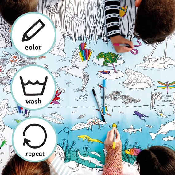eatsleepdoodle Teichbewohner-Tischdecke zum Ausmalen, spielerisches Lernen, waschbar und wiederverwendbar, inkl. 10 auswaschbare Stifte, 130x85cm, 100% Baumwolle