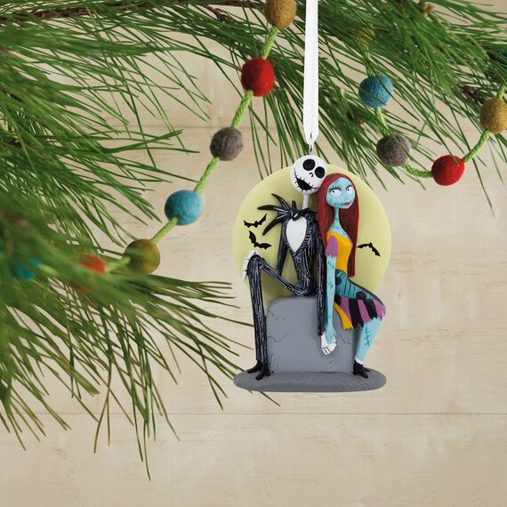 Hallmark Disney Tim Burtons The Nightmare Before Christmas Jack und Sally auf Grabstein Kunstharz Weihnachtsornament