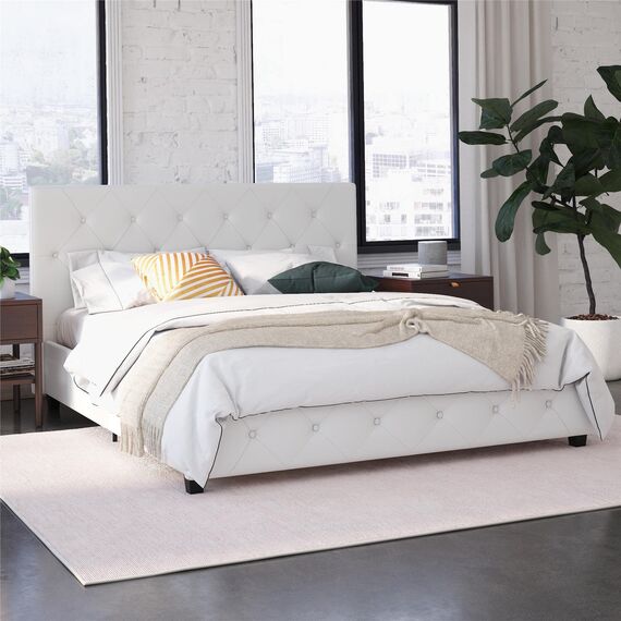 DHP Dakota Gepolstertes Plattformbett mit Diamantknopf, getuftetes Kopfteil und Fußteil, kein Boxspringbett nötig, Queen, weißes Kunstleder