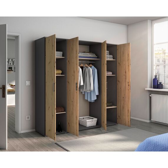 Rauch Möbel Voyager, Kleiderschrank für Schlafzimmer, Kinderzimmer, Babyzimmer, Jugendzimmer, Flur, 4-türig, mit Zubehör Basic, Farbe Eiche Artisan, Holz/Grau metallic, Schwarz, Breite 187cm
