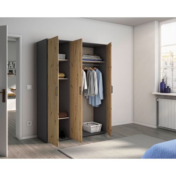 Rauch Möbel Voyager, Kleiderschrank für Schlafzimmer, Kinderzimmer, Babyzimmer, Jugendzimmer, Flur, 3-türig, mit Zubehör Basic, Farbe Eiche Artisan, Holz/Grau metallic, Schwarz, Breite 140cm