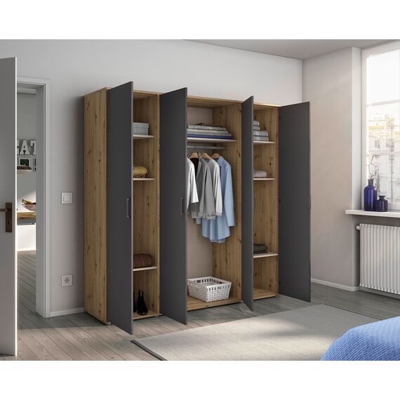 Rauch Möbel Voyager, Kleiderschrank für Schlafzimmer, Kinderzimmer, Babyzimmer, Jugendzimmer, Flur, 4-türig, mit Zubehör Basic, Farbe Grau metallic, Schwarz/Eiche Artisan, Holz, Breite 187cm