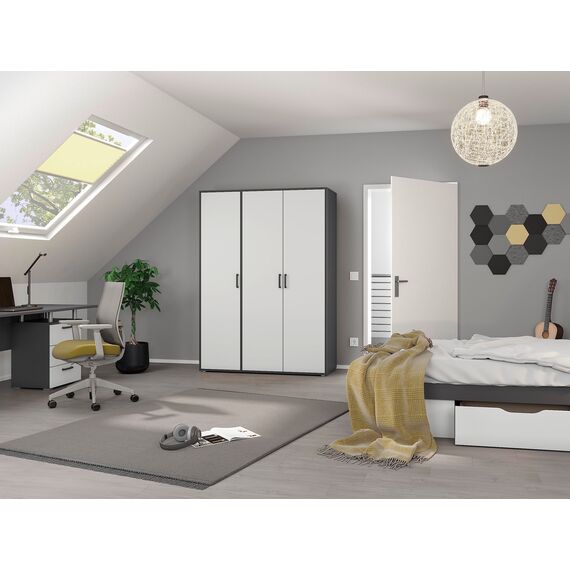 Rauch Möbel Voyager, Kleiderschrank für Schlafzimmer, Kinderzimmer, Jugendzimmer, Flur, 3-türig, mit Zubehör Classic, Farbe Weiß/Grau metallic, Schwarz, Breite 140cm