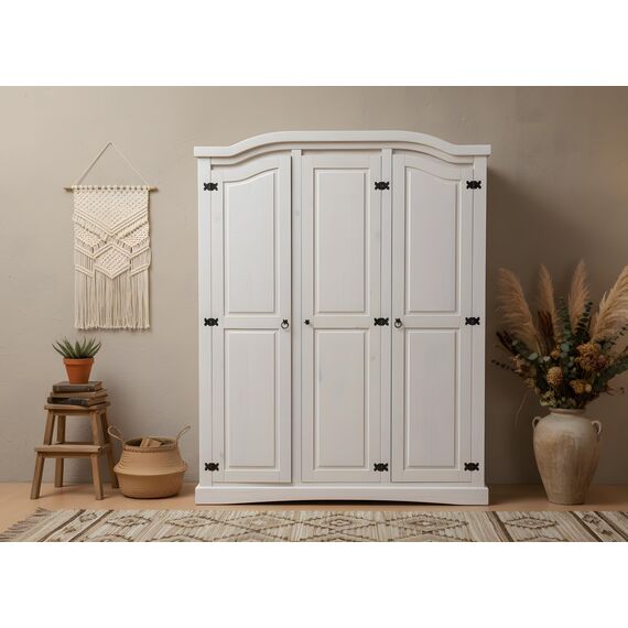 Hacienda-Look – 3trg massiv Kiefer Mexico Kleiderschrank "New Mexiko" Schlafzimmer-Schrank weiß – H193xB 152xT 54,5 cm – massive Kiefer – Farbe Weiß – Hacienda-Stil – wärmender Massivholz-Look fürs
