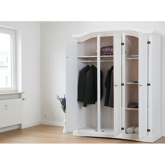 Hacienda-Look – 3trg massiv Kiefer Mexico Kleiderschrank "New Mexiko" Schlafzimmer-Schrank weiß – H193xB 152xT 54,5 cm – massive Kiefer – Farbe Weiß – Hacienda-Stil – wärmender Massivholz-Look fürs