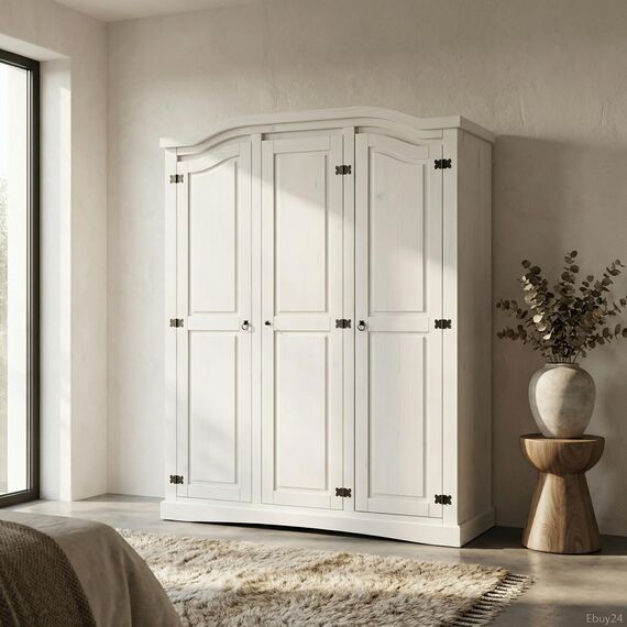 Hacienda-Look – 3trg massiv Kiefer Mexico Kleiderschrank "New Mexiko" Schlafzimmer-Schrank weiß – H193xB 152xT 54,5 cm – massive Kiefer – Farbe Weiß – Hacienda-Stil – wärmender Massivholz-Look fürs