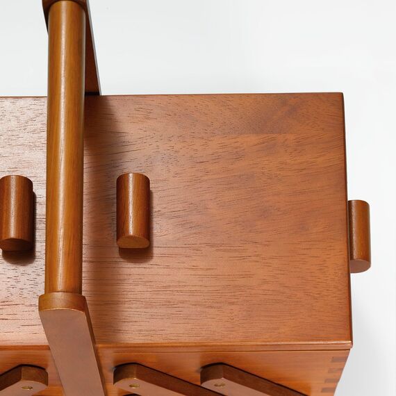 Prym 612549 Nähkasten M aus dunklem Kautschukholz – 3-stufige Holzbox zur Aufbewahrung von Nähzubehör, Knöpfen, Garn & Bastelutensilien – Ziehharmonika-System, stabile Tragegriffe, 36 × 28 × 19 cm