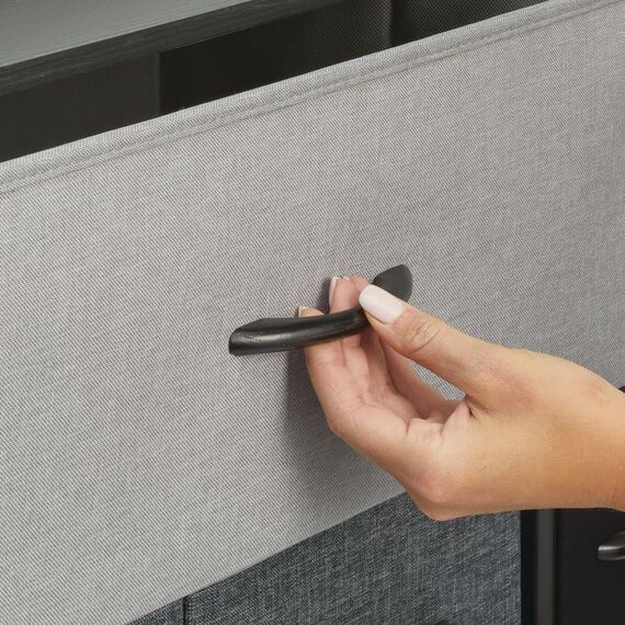 mDesign Kommode mit 7 Schubladen – breiter Schubladenschrank für Schlafzimmer, Wohnzimmer oder Flur – Kleiderkommode aus Metall, MDF und Stoff – Mehrfarbig/grau/schwarz