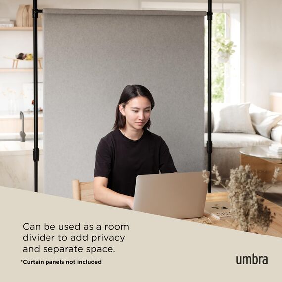 Umbra Anywhere Rod Ausziehbare Vorhangstange und Raumteiler, mobile Teleskop- und Klemmvorhangstange, Montage ohne Bohren und Schrauben, D25mm, 91-168 cm, Matt Schwarz
