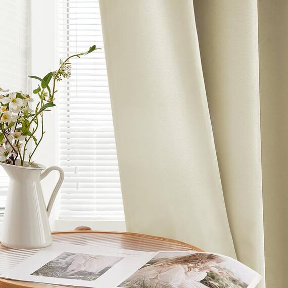 MRTREES Creme Ösenvorhänge, 100% Verdunkelung, 66 Zoll Fall, thermische Verdunkelungsvorhänge für Schlafzimmer und Wohnzimmer, 2 Bahnen 117x167 cm 46x66 Zoll Creme Beige