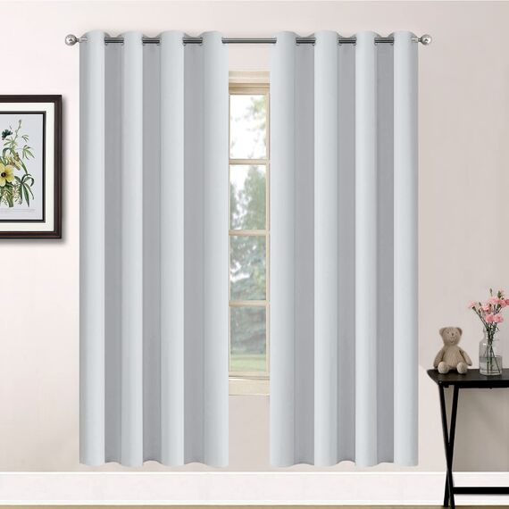 Yakamok Verdunkelungsvorhänge, wärmeisoliert, Fensterpaneele, solide Ösen, für Schlafzimmer/Wohnzimmer (52 x 72 L, grauweiß, 2 Paneele)