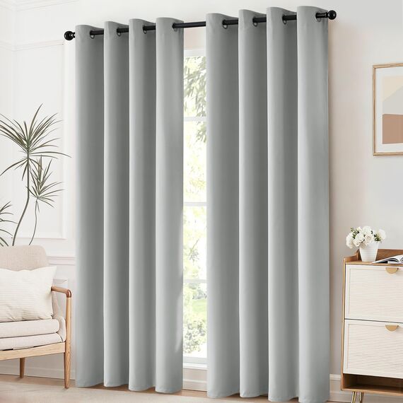 Yakamok Raumverdunkelnde Fenstervorhänge mit Ösen, wärmeisoliert, lichtblockierend, hellgrau, Verdunkelungsvorhänge für Schlafzimmer (132 x 96 cm, Hellgrau, 2 Stoffbahnen)