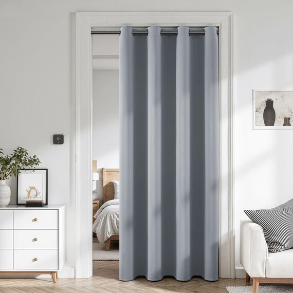 MRTREES Türvorhang Blickdicht Hellgrau Verdunkelungsvorhang Thermovorhang Kälteschutz 210 cm Lang 140 cm Breit, 1 Stück, Gardinen Verdunkelnd für Wohnzimmer Fenster Schlafzimmer
