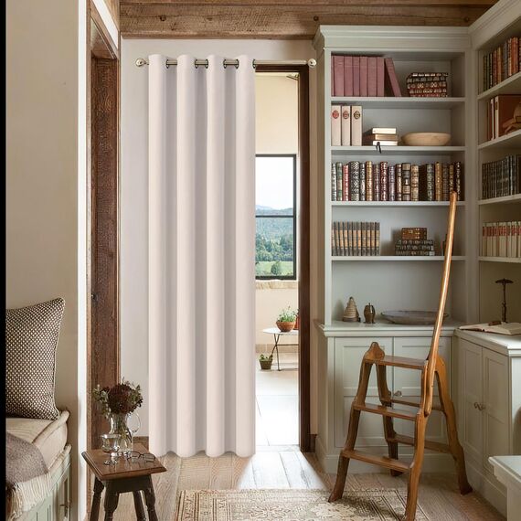 MRTREES Vorhängeverdunkelung mit Ösen Beige Wohnzimmer Schlafzimmer, Thermovorhang Blickdicht Kälteschutz, 240 cm Lang 140 cm Breit, 1 Stück, Tür Vorhang Innen Winter Blackout Curtains