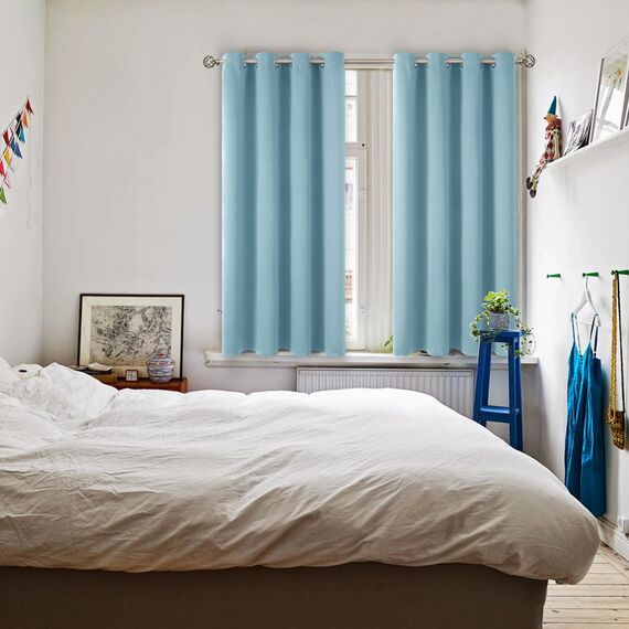 BGment Raumverdunkelungsvorhänge, 137,2 cm lang, mit Ösen, wärmeisolierte Vorhänge, Fensterbehandlungsvorhänge für Schlafzimmer, 2 Paneele, 132 x 137 cm, Graublau