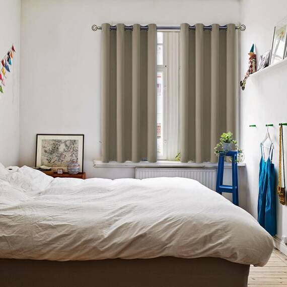 BGment Raumverdunkelungsvorhänge, 137 cm lang, mit Ösen, wärmeisoliert, Fensterbehandlungsvorhänge für Schlafzimmer, 2 Paneele, 132 x 137 cm, Kakao