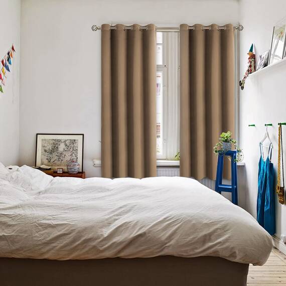 BGment Verdunklungsvorhänge für Wohnzimmer – Thermoisolierende Vorhänge für Schlafzimmer, 2 Paneele von 132 x 160 cm, Taupe
