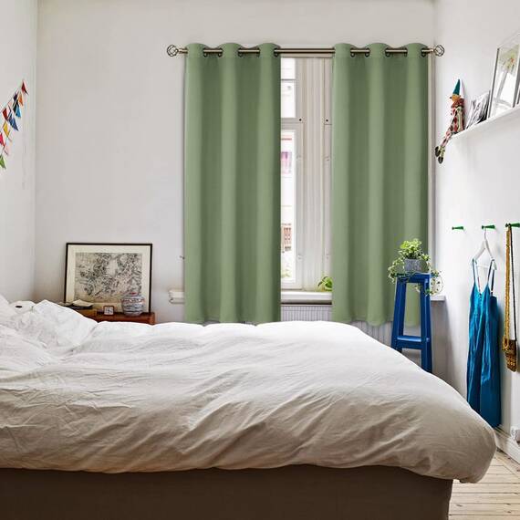 BGment Raumverdunkelungsvorhänge 160 cm lang – Ösen, wärmeisolierte Vorhänge, Fensterbehandlungsvorhänge für Schlafzimmer, 2 Paneele, 107 x 160 cm, grasgrün