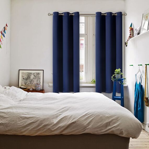 BGment Verdunkelungsvorhänge für Schlafzimmer, mit Ösen, wärmeisoliert, Raumverdunkelungsvorhänge für Wohnzimmer, 2er-Set Paneele (107 x 160 cm, Marineblau)