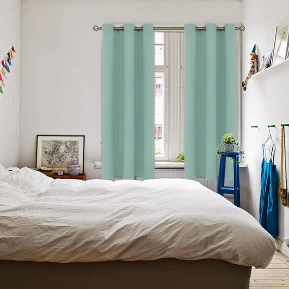 BGment Verdunkelungsvorhänge - Ösen Thermoisolierte Raumverdunkelung Schlafzimmer und Wohnzimmer Vorhänge Set mit 2 Paneelen (106,7 x 183,2 cm, Frosty Green)
