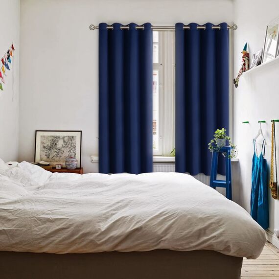 BGment Verdunkelungsvorhänge für Schlafzimmer – mit Ösen, wärmeisoliert, Raumverdunkelungsvorhänge für Wohnzimmer, Set mit 2 Paneelen (132 x 183 cm, Marineblau)