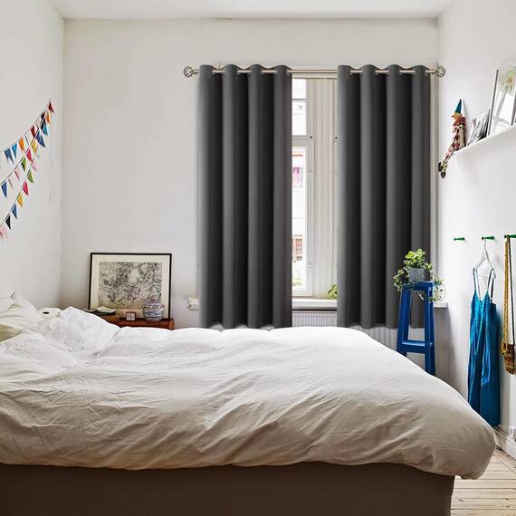 BGment Verdunkelungsvorhänge für Schlafzimmer – Ösen wärmeisolierte Raumverdunkelungsvorhänge für Wohnzimmer, Set mit 2 Paneelen (132 x 183 cm, Dunkelgrau)