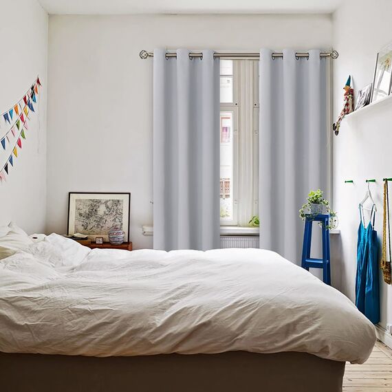 BGment Raumverdunkelungsvorhänge, 213 cm lang, mit Ösen, wärmeisoliert, Fensterbehandlungsvorhänge für Schlafzimmer, 2 Paneele, 106,7 x 213,3 cm, Hellgrau