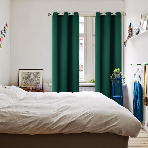 BGment Verdunklungsvorhänge – Thermoisoliert Raumverdunkelung Schlafzimmer und Wohnzimmer Vorhänge, Set von 2 dekorativen Vorhängen (107,7 x 213,3 cm, Smaragdgrün)