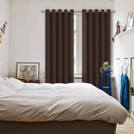 BGment Verdunkelungsvorhänge für Schlafzimmer – Ösen wärmeisolierte Raumverdunkelungsvorhänge für Wohnzimmer, Set mit 2 Paneelen (178 x 213 cm, Braun)