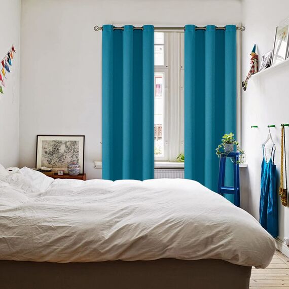 BGment Verdunkelungsvorhänge - Ösen Thermoisolierte Raumverdunkelung Schlafzimmer und Wohnzimmer Vorhänge, Set mit 2 Paneelen (106,7 x 213,3 cm, Pfauenblau)