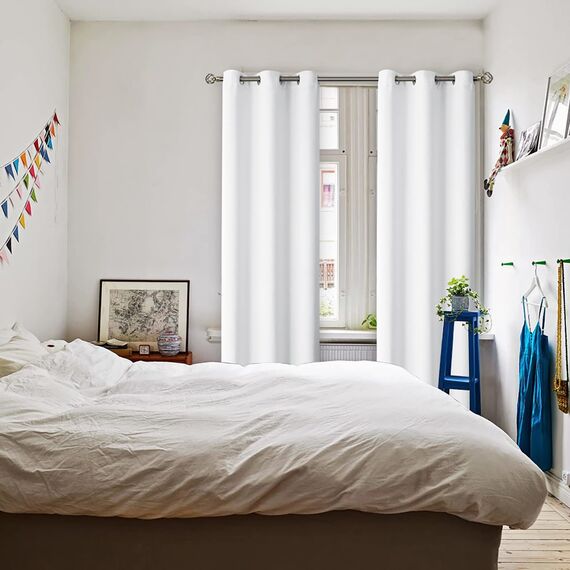 BGment Raumverdunkelungsvorhänge, 213 cm lang – Ösen, wärmeisolierte Vorhänge, Fensterbehandlungsvorhänge für Schlafzimmer, 2 Paneele, 107 x 213 cm, Reinweiß